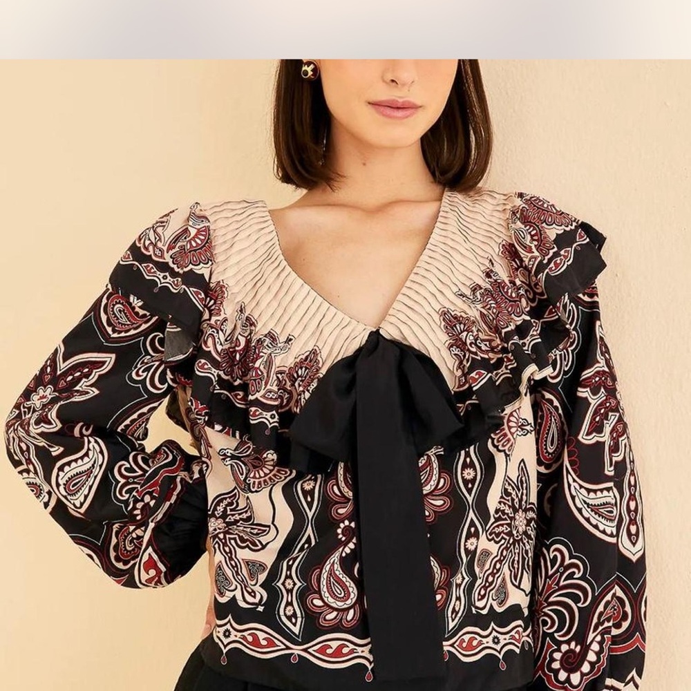 FarmRio elegant  Black and Cream Paisley Blouse